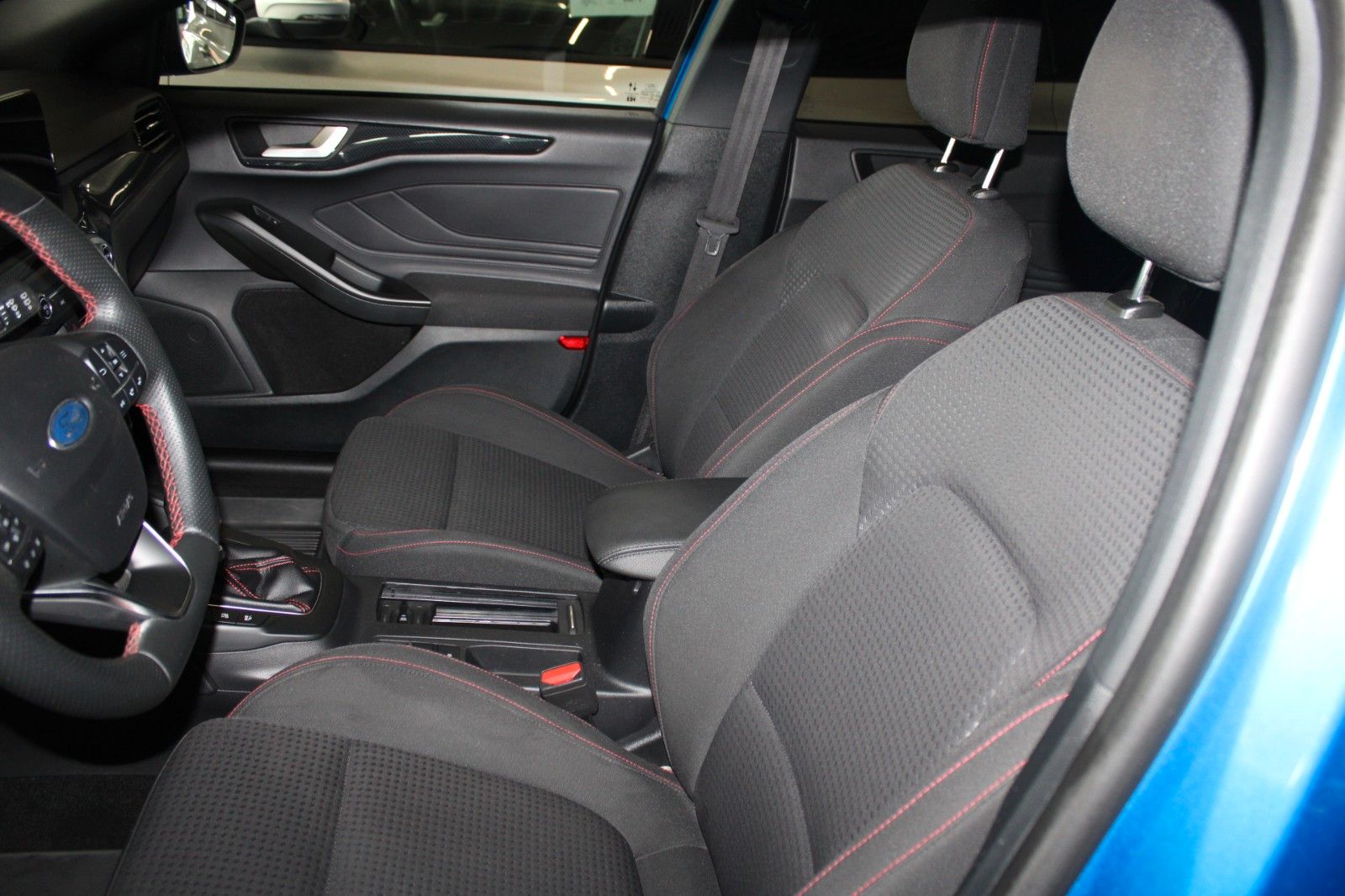 Fahrzeugabbildung Ford Focus ST-Line Turnier LED ACC DAB CAM WinterPak