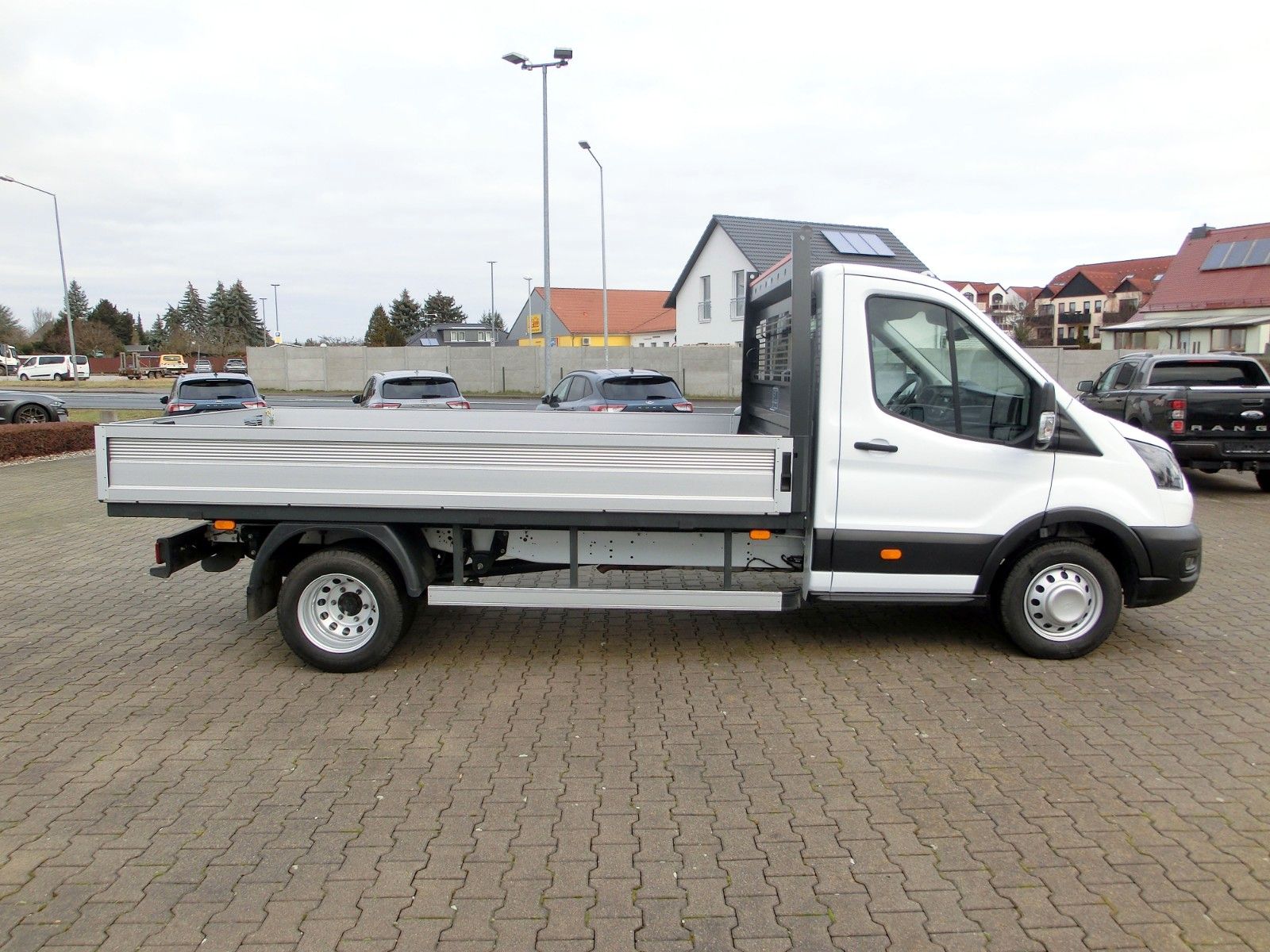 Fahrzeugabbildung Ford Transit Pritsche 350 L3  Einzelkabine Trend