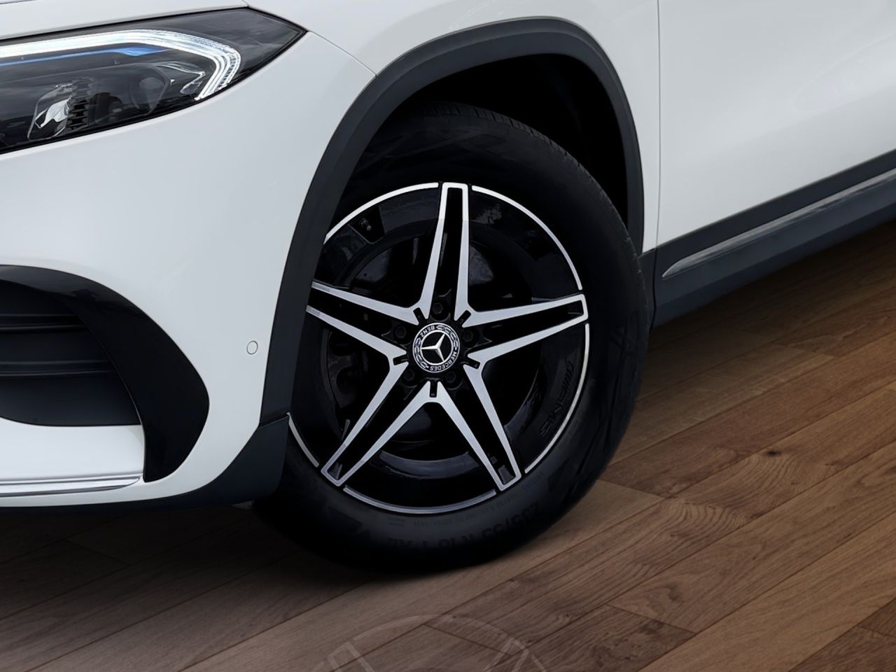 Fahrzeugabbildung Mercedes-Benz EQA 300 4M BONUS+AMG+SOUND+CARPL+KEYL+LED+KAMERA