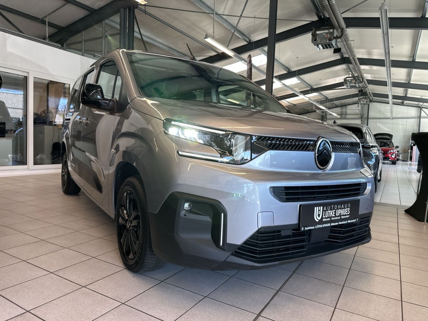 Fahrzeugabbildung Citroën Berlingo XL BlueHDi 130 EAT8 S&S Max Navi CarPla