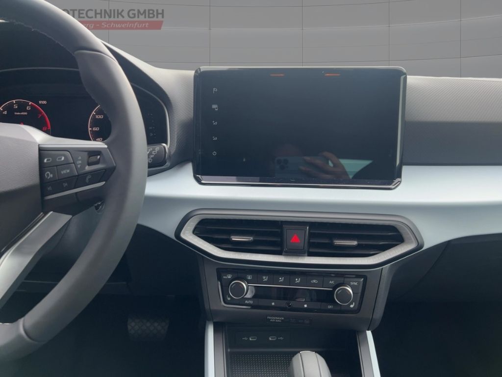 Fahrzeugabbildung SEAT Arona 1.0 TSI ROAD EDITION  NAVI SITZH.