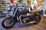 Triumph Bonneville T120 Black Custom Bike Cafėracer