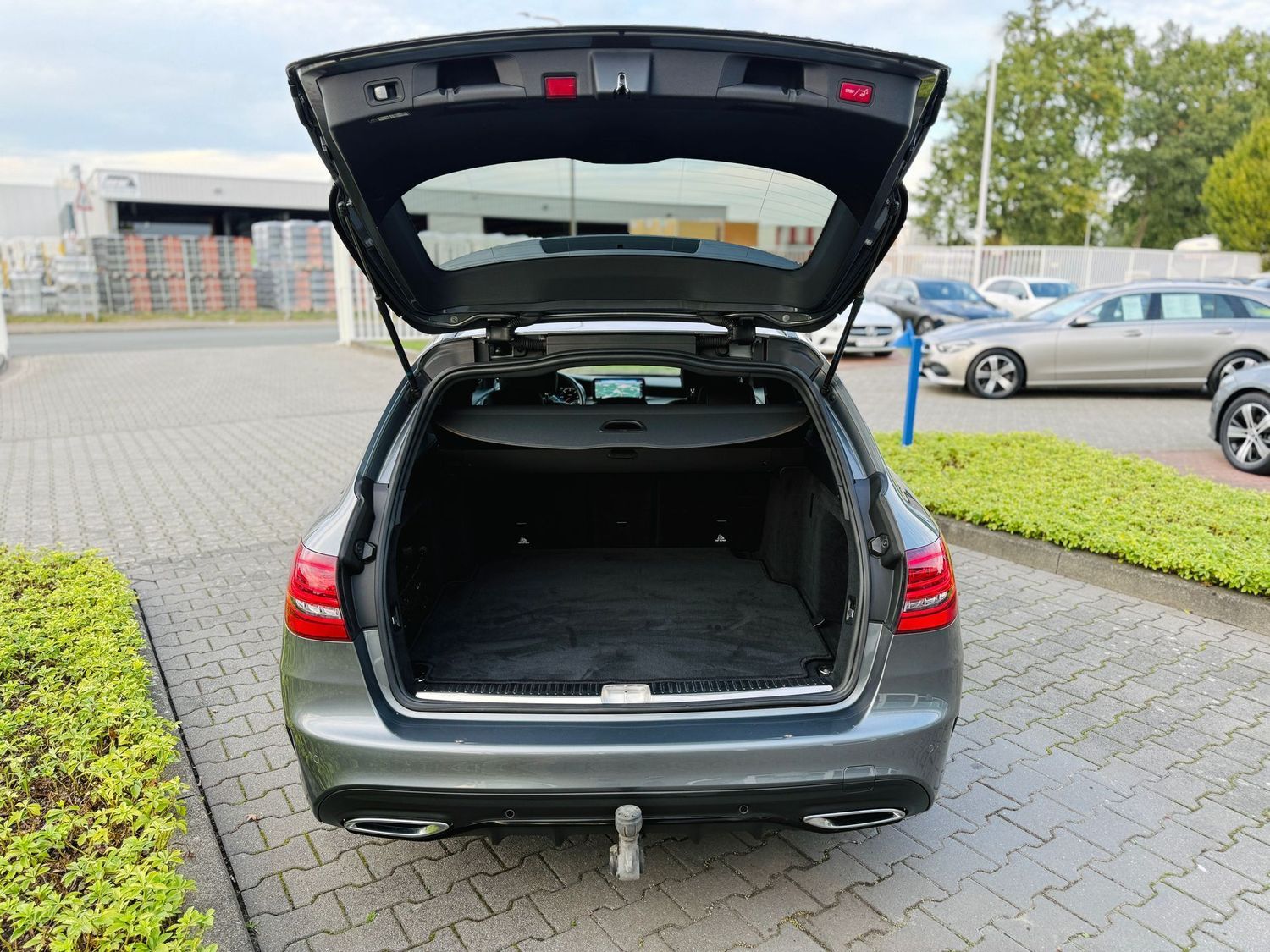 Fahrzeugabbildung Mercedes-Benz C 220 T d AMG NIGHT Edition - AHK schw., Distron