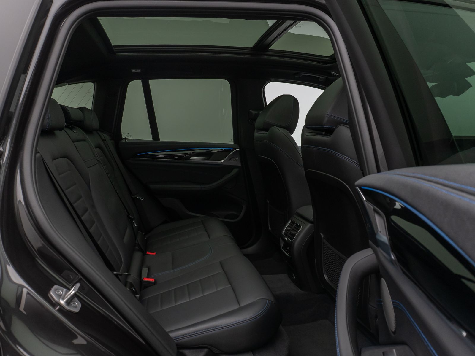 Fahrzeugabbildung BMW iX3 Impressive M Sport Panorama 360°HUD DAB H/K