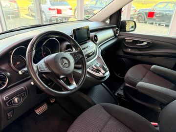Mercedes V 220 - 12