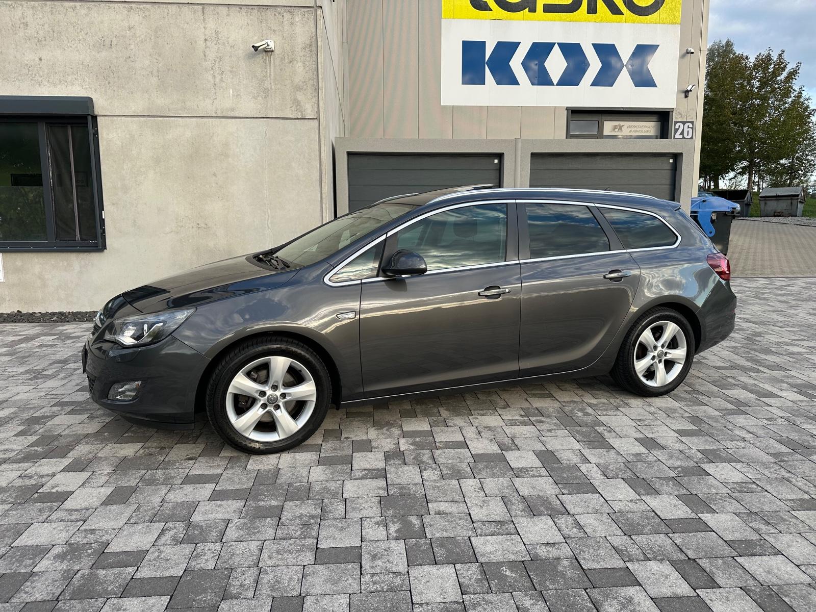 Opel Astra 2011 — photo 5