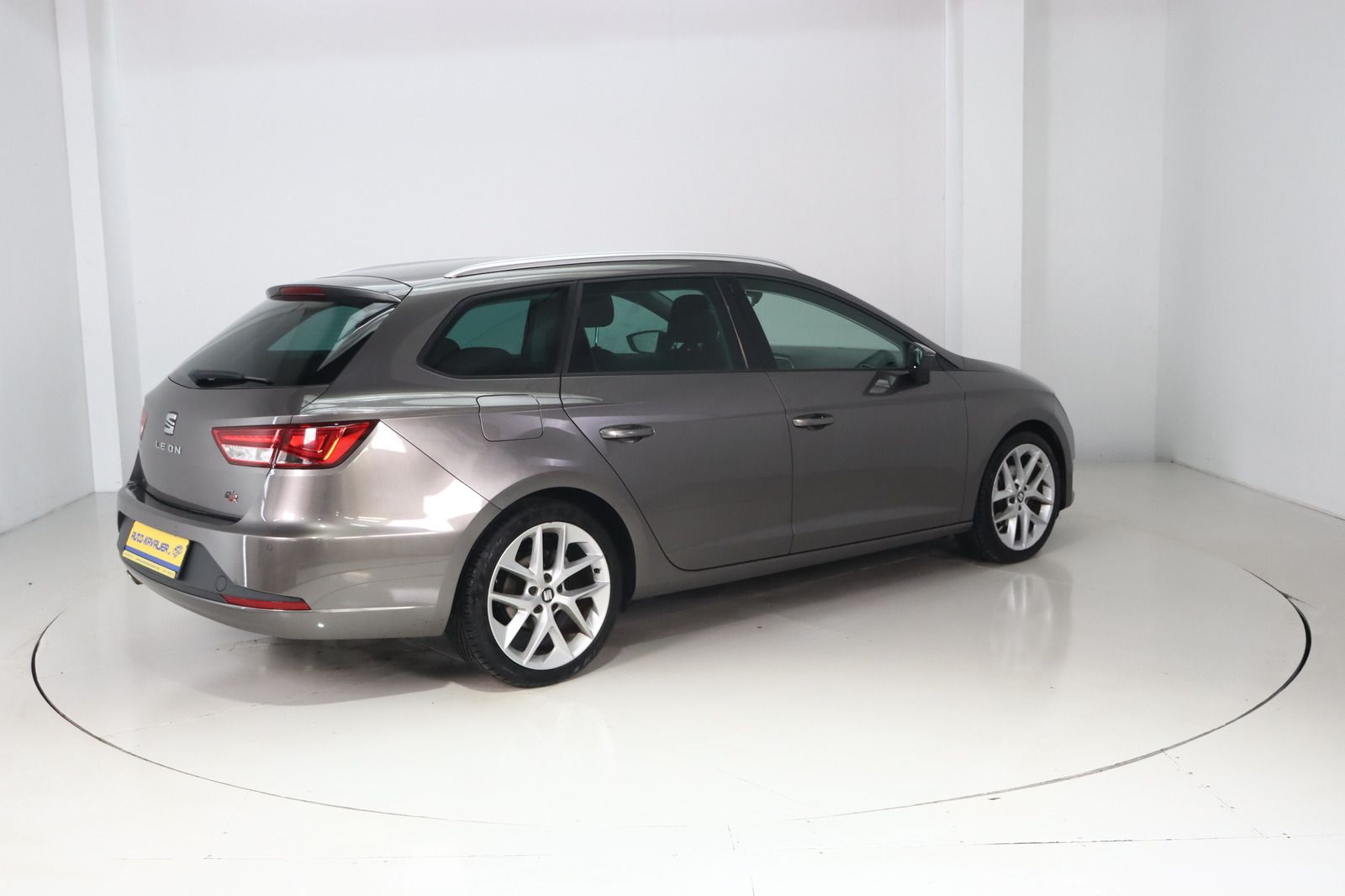 Fahrzeugabbildung SEAT Leon ST 1.4 FR * Navi * LED * HU/AU neu