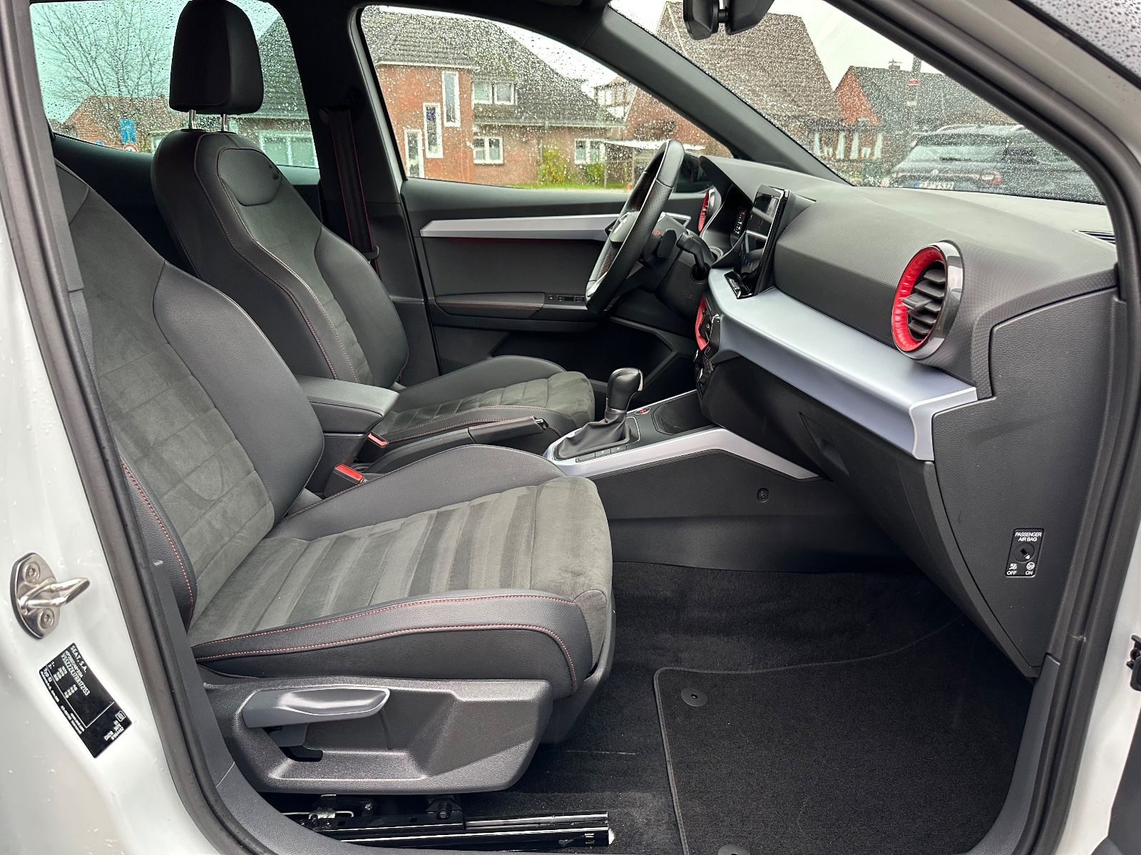 Fahrzeugabbildung SEAT Arona FR 1.5 TSI DSG Navi/LED/ACC/Dinamica