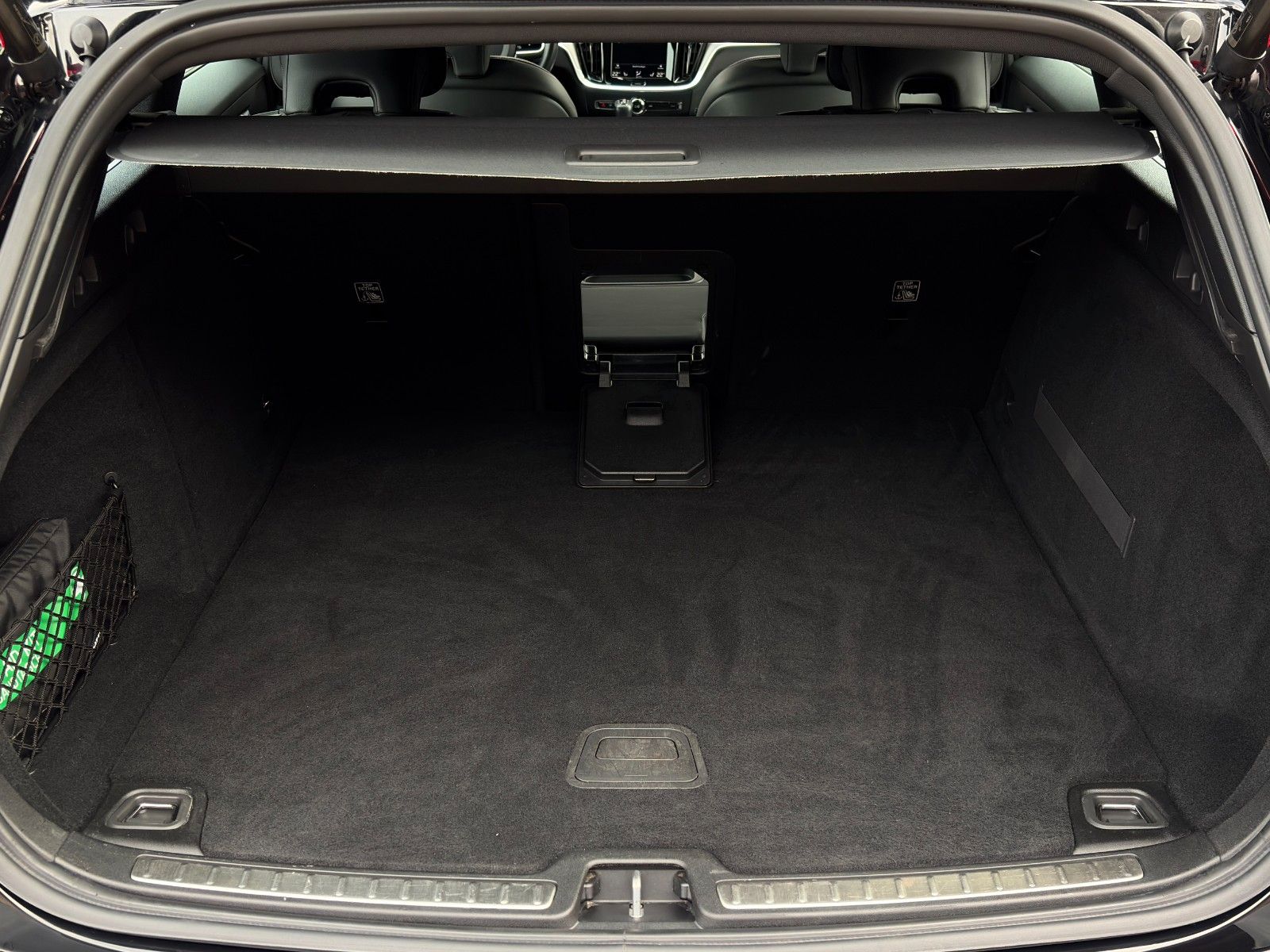 Fahrzeugabbildung Volvo V60 AWD R-Design ACC ProH&K 360° LED CarPl. Memo