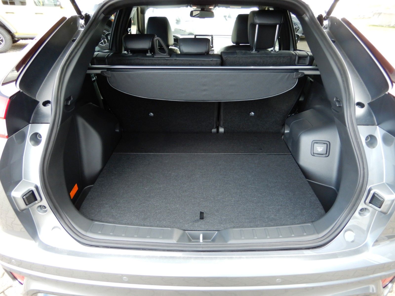 Fahrzeugabbildung Mitsubishi Eclipse Cross 2.4 PHEV SELECT 4WD Navi LED