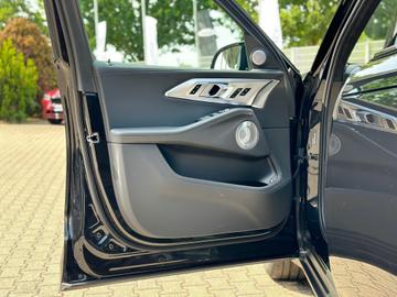 صورة 8 لـ 2024 BMW XM