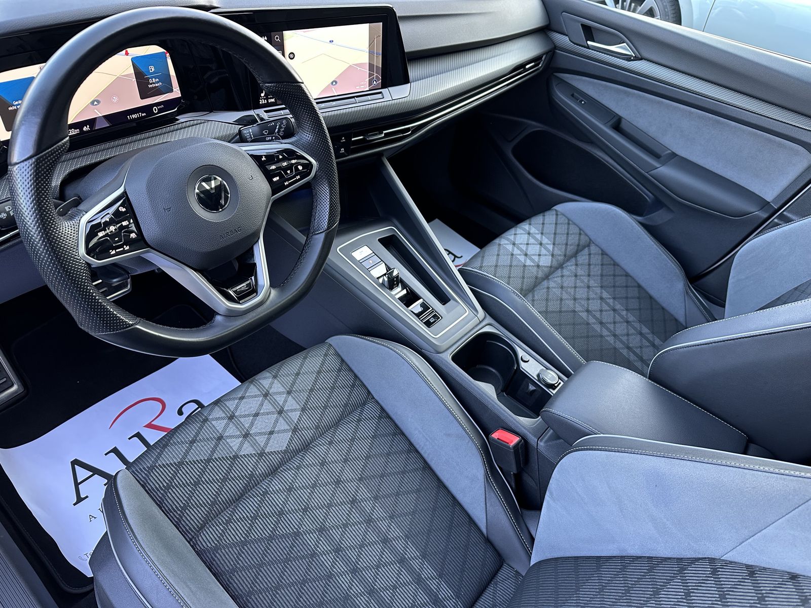 Fahrzeugabbildung Volkswagen Golf Variant R-Line NAV+IQ-LIGHT+AHK+PANO+KAM+VC