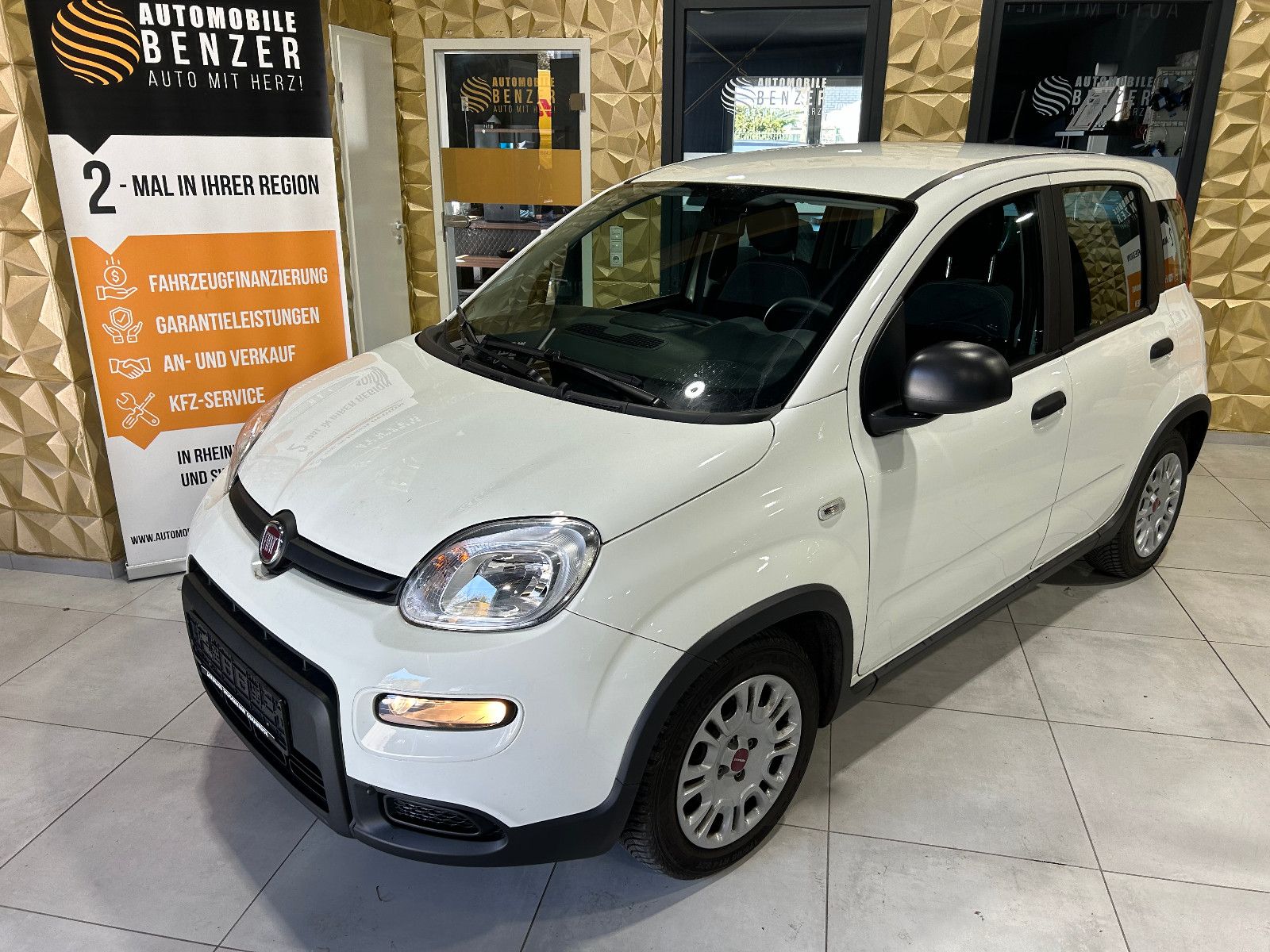 Fahrzeugabbildung Fiat Panda Base/KLIMA/4-TÜRER/DAB/ALLWETTER