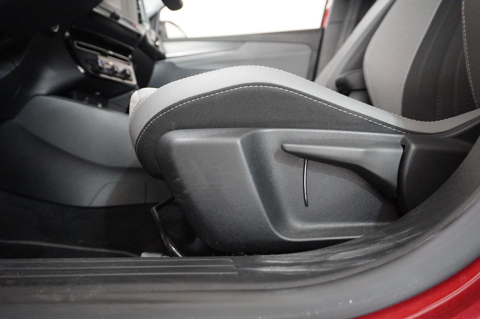 Fahrzeugabbildung Opel Mokka 1.2T ELEGANCE NAVI/LED/KAMERA/SH/SPORT/DAB