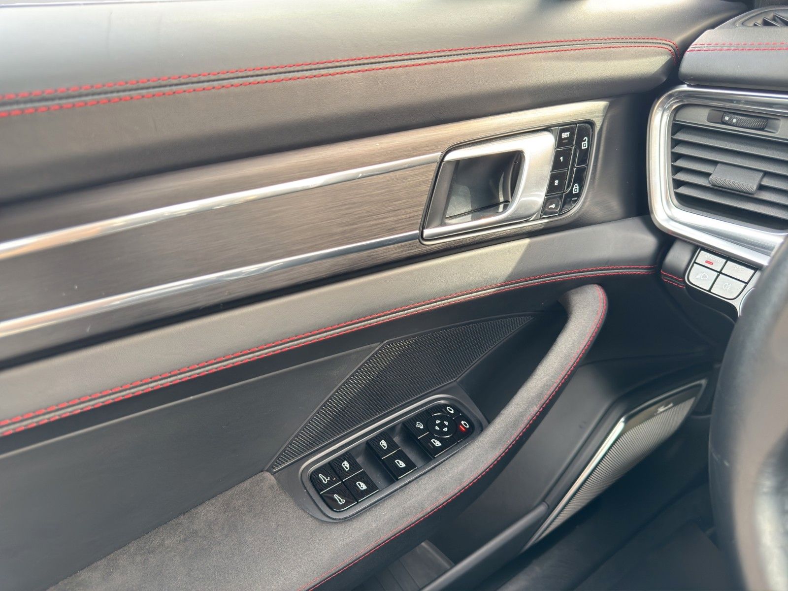 Fahrzeugabbildung Porsche PANAMERA SPORT TURISMO GTS BURM PANO STANDHEIZ