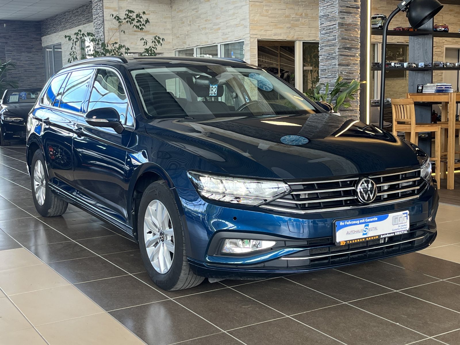 VW Passat Business R.Cam Navi Totwink. LED ACC SHZ