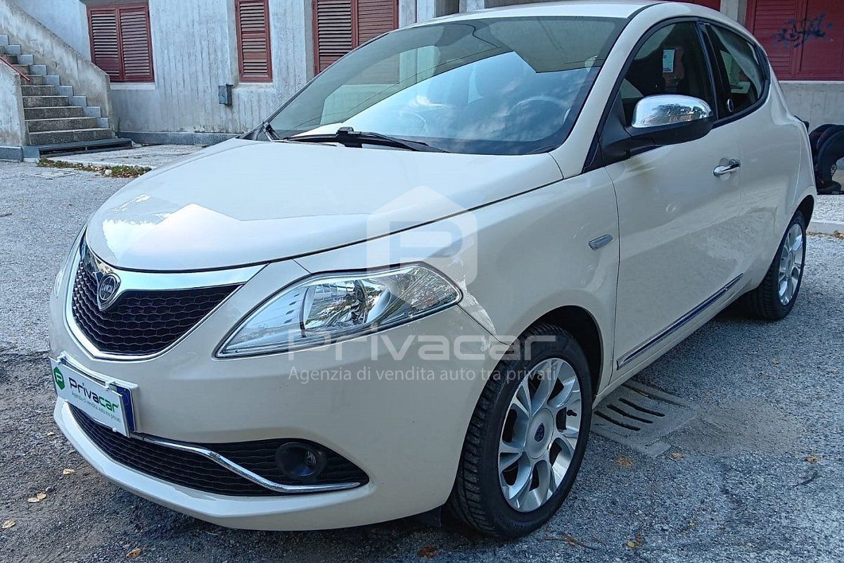 LANCIA Ypsilon