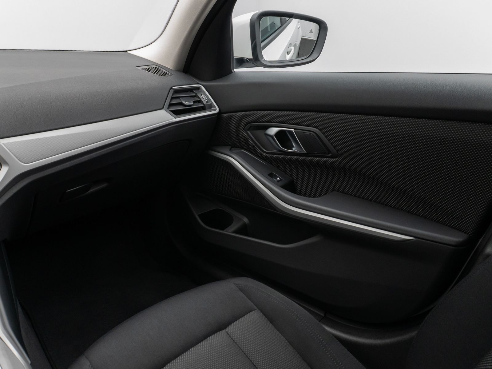 Fahrzeugabbildung BMW 320e 360°DAB WLAN CockPiPro DrivAssis LED Alarm