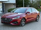 Hyundai i30 Fastback 120PS 1.HAND/SCHECKHEFT/NAV/LED/CAM - Hyundai: 120i