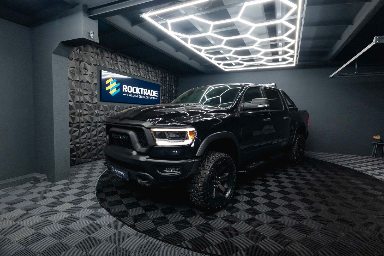 Fahrzeugabbildung Dodge RAM 5.7 V8 HEMI 4x4 REBEL OFFROAD Night AxleLock