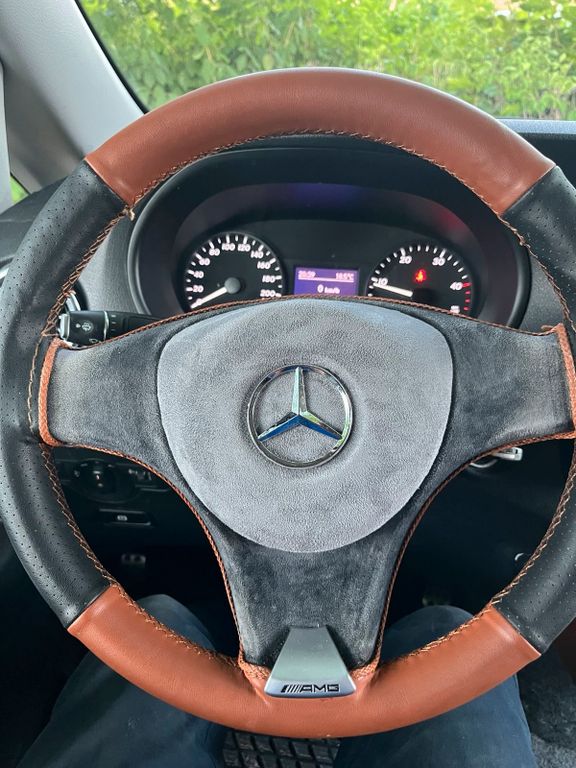 Image of Mercedes-Benz Vito