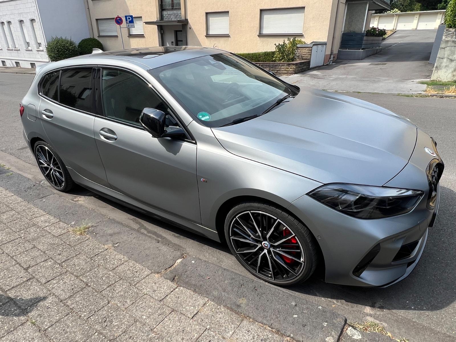 BMW M135i xDrive Sonderlackierung matt grau Top