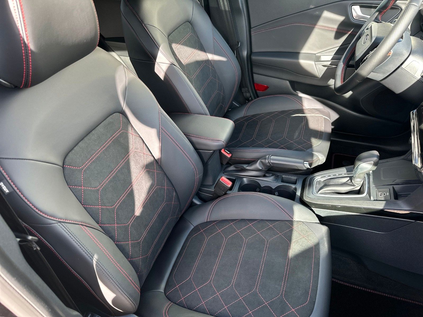 Fahrzeugabbildung Ford Puma ST-Line X, FAHRASSISTENZPAKET