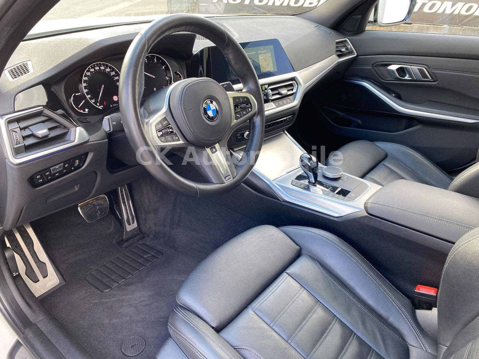 Fahrzeugabbildung BMW 320d Lim. M-Sport/Shadow-Line/Navi/Leder/LED/Kam