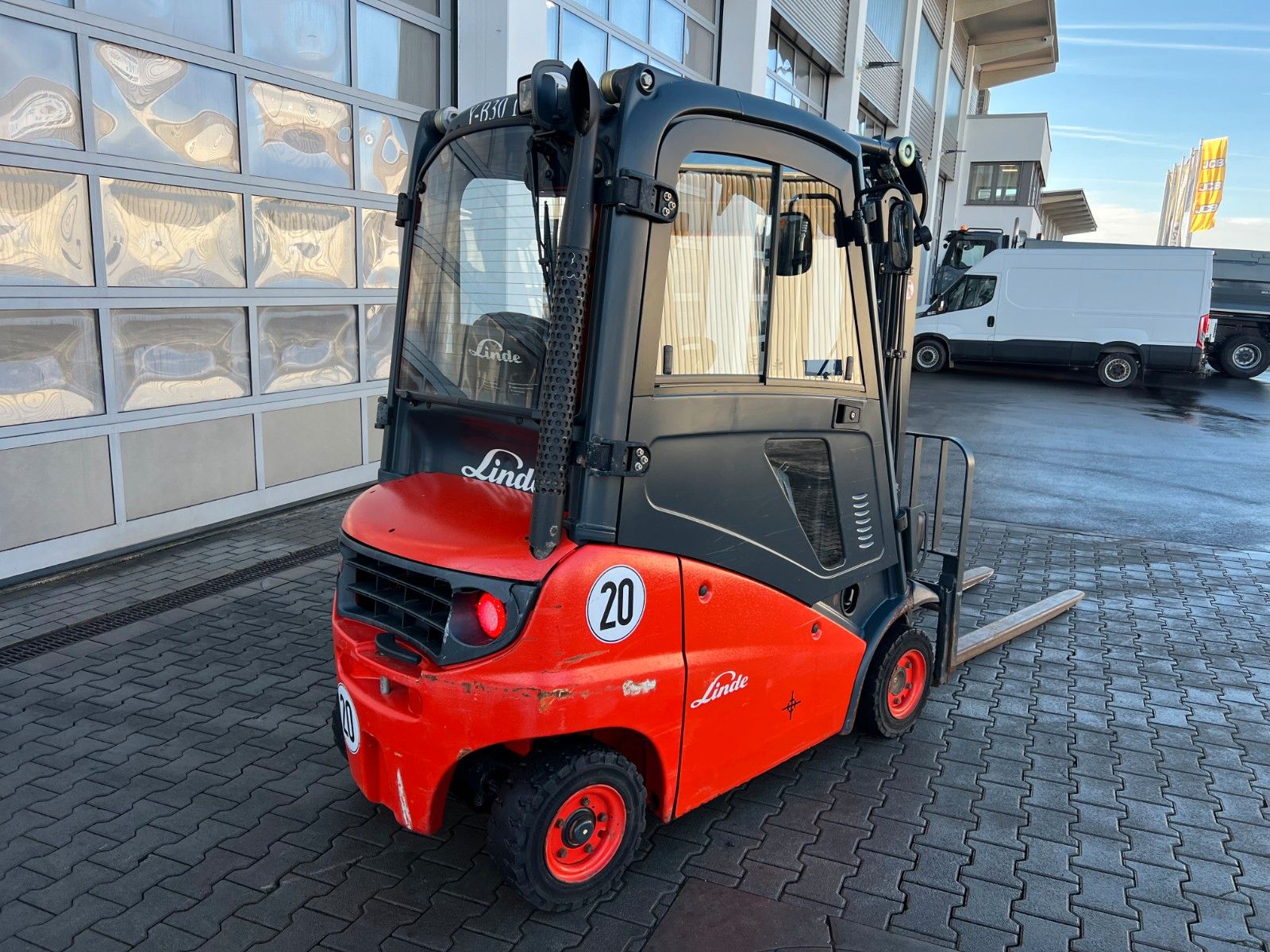 Fahrzeugabbildung Linde H14D-01 / Triplex: 4,6m / 2014 / 893h