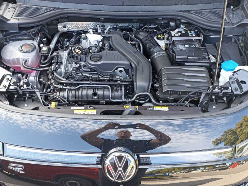 Fahrzeugabbildung Volkswagen T-Roc 1.5 eTSI R-Line DSG Black Style