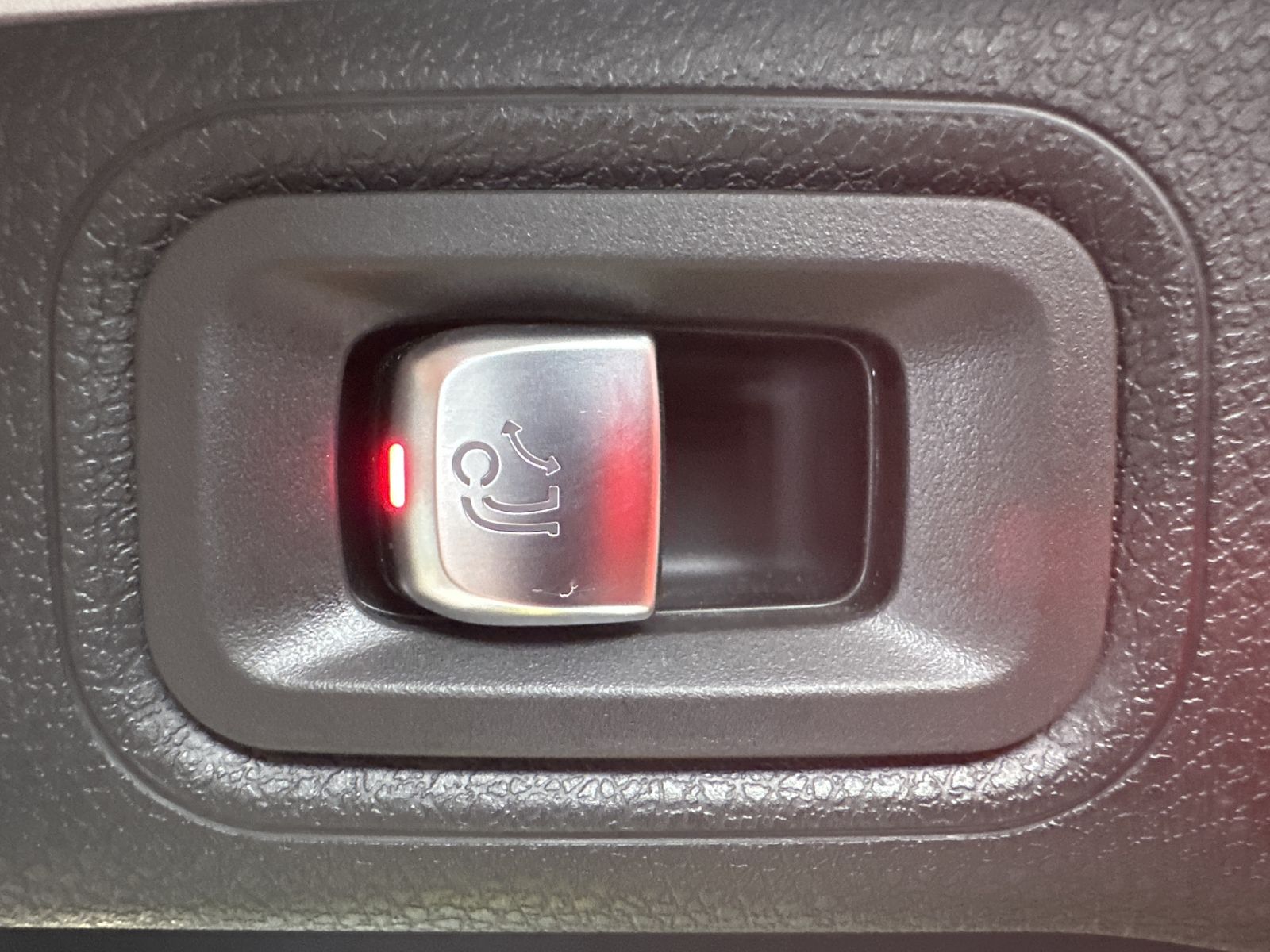 Fahrzeugabbildung Mercedes-Benz E 220d Limousine Avantgarde NAV+LED+AHK+CARPLAY