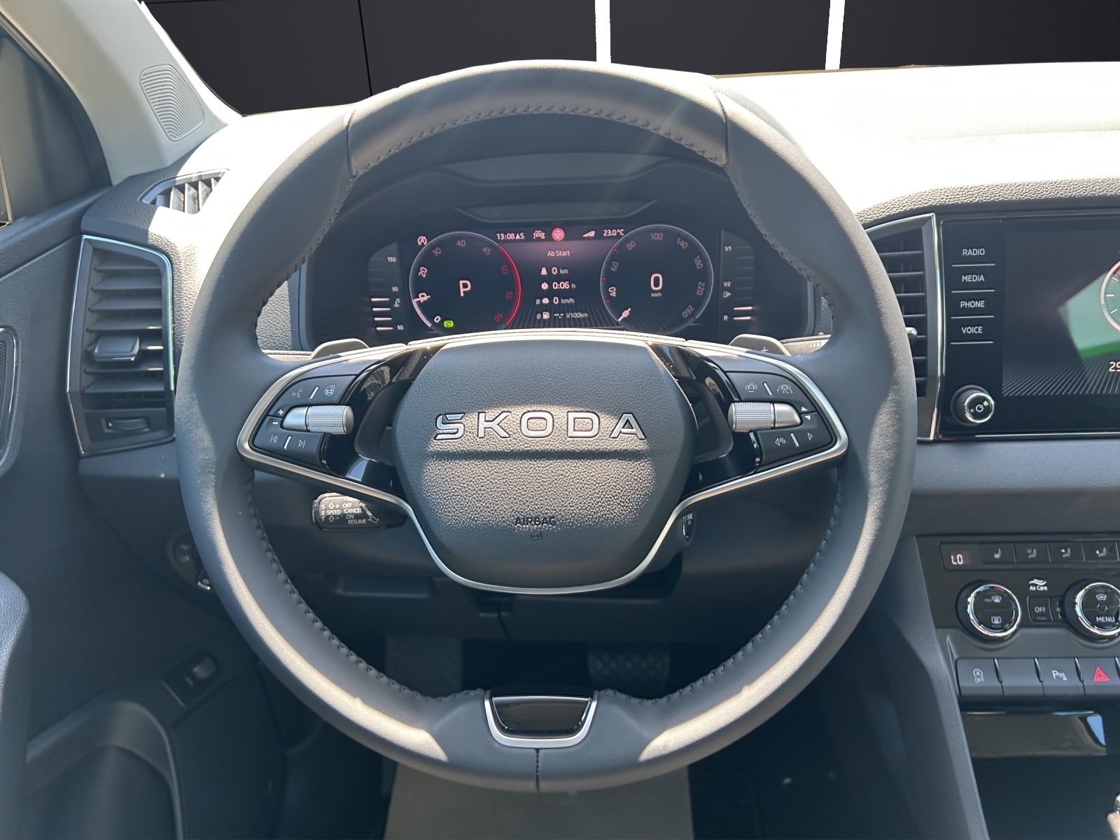 Fahrzeugabbildung SKODA Karoq 2.0 TDI Tour MATRIX AHK