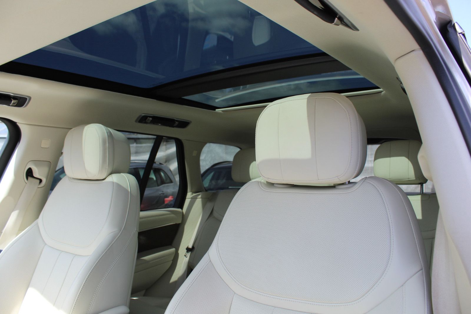 Land Rover Range Rover HSE D 300+Panoramad.+AHK+HUD+22 Zoll foto 11