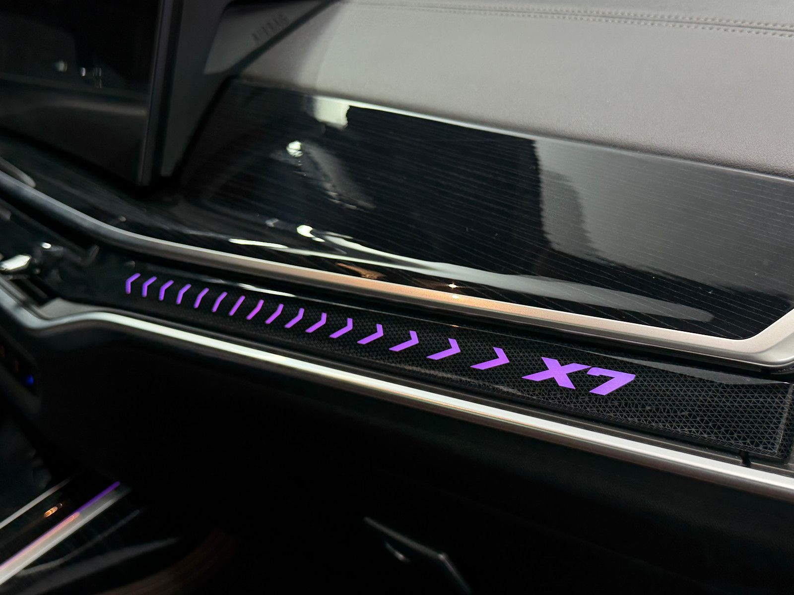 Fahrzeugabbildung BMW X7 xDrive 40 d M Sport PRO|SKY-LOUNGE|7-SITZE|