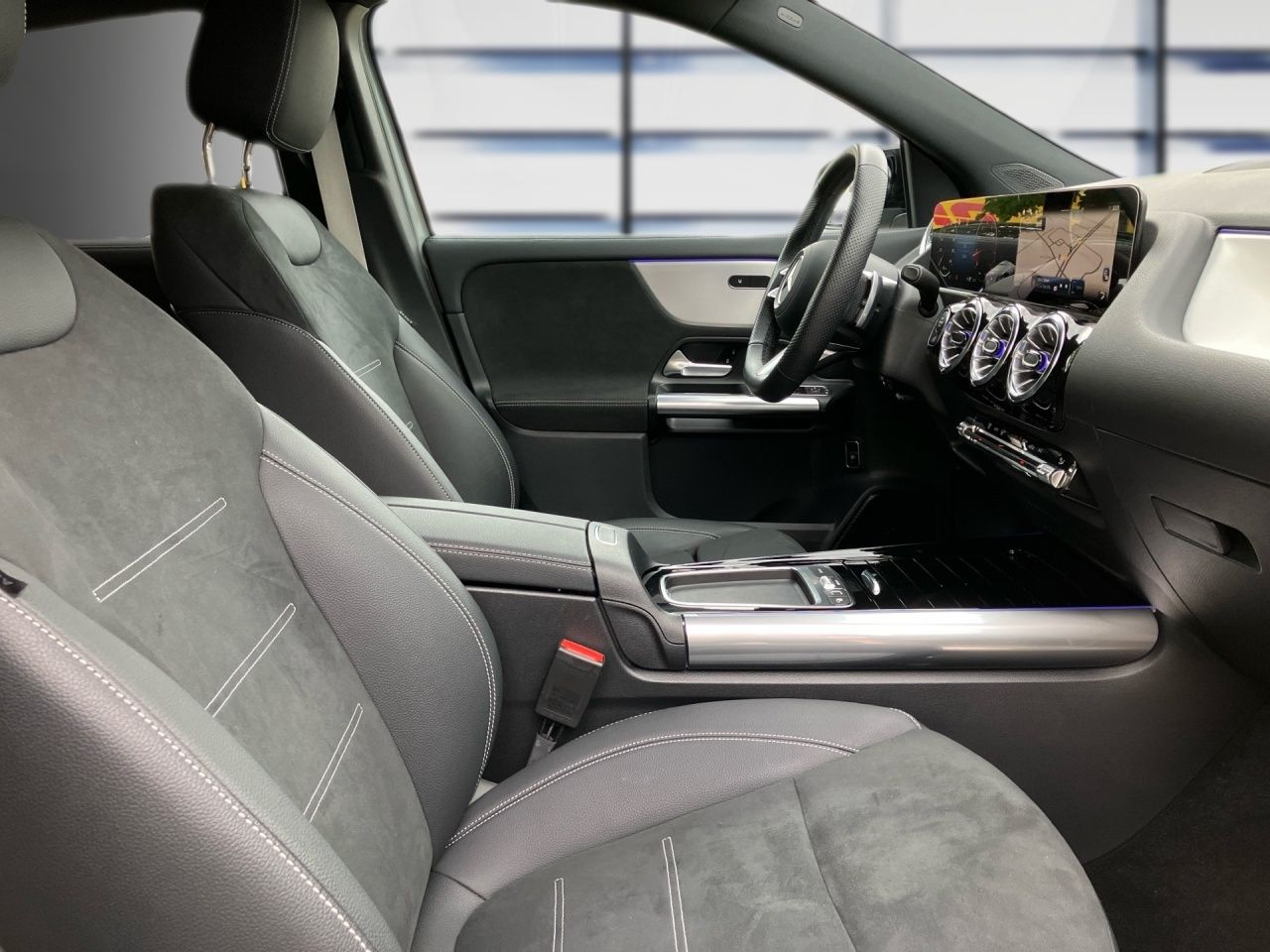 Fahrzeugabbildung Mercedes-Benz GLA 200 AMG AHK Night Multibeam Ambiente Adv.Sou