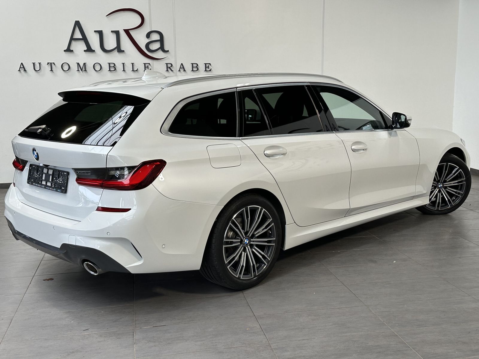 Fahrzeugabbildung BMW 320d Touring M-Sport NAV+LED+PANO+H&K+ACC+360°