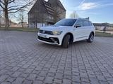 Volkswagen Tiguan Allspace 2.0 TDI R-Line 7 sitze  1Hand  - VW Tiguan Allspace von privat