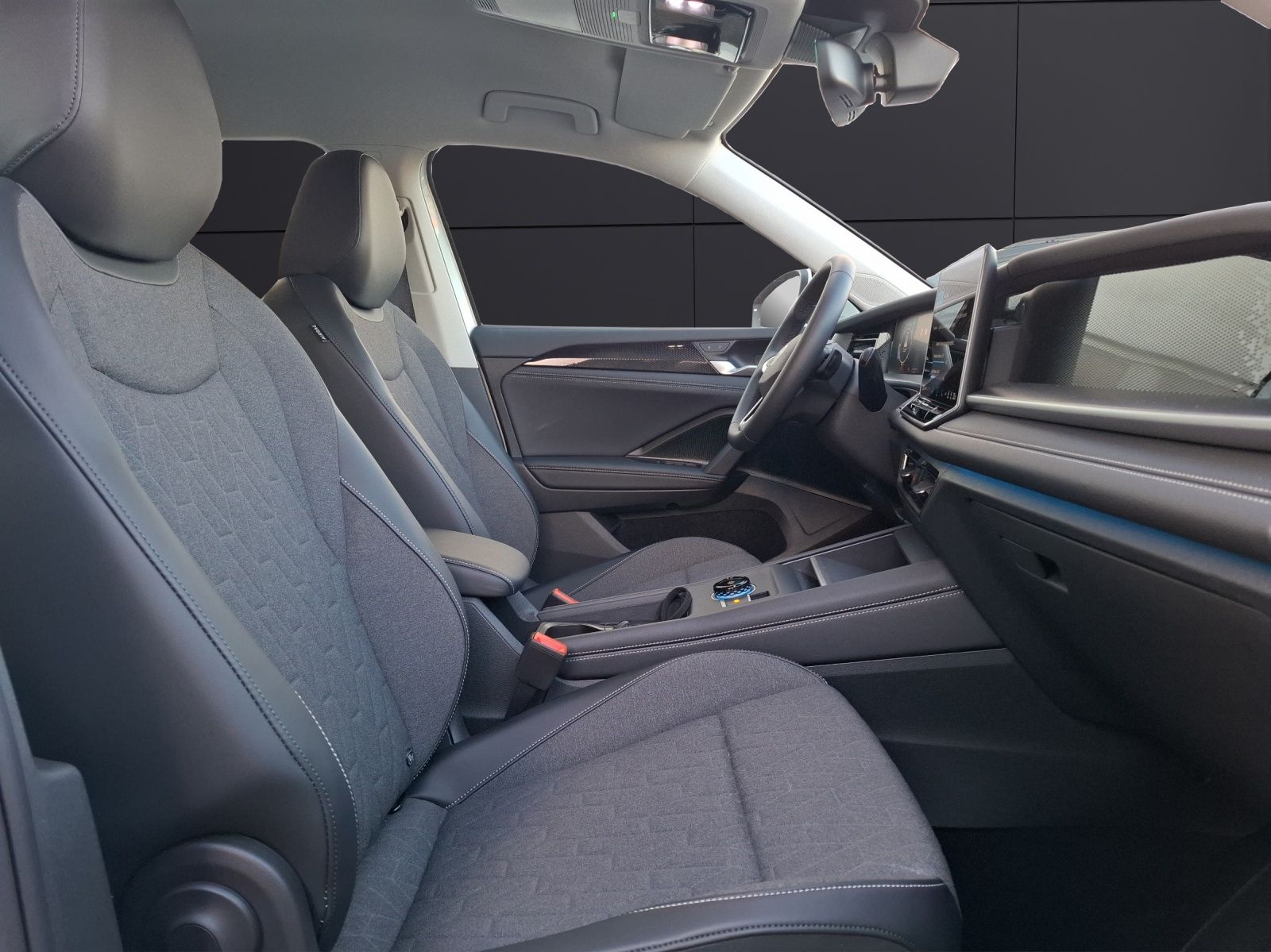 Fahrzeugabbildung Volkswagen Tayron TDI Life DSG 4M LED AHK Navi AID ACC RFK