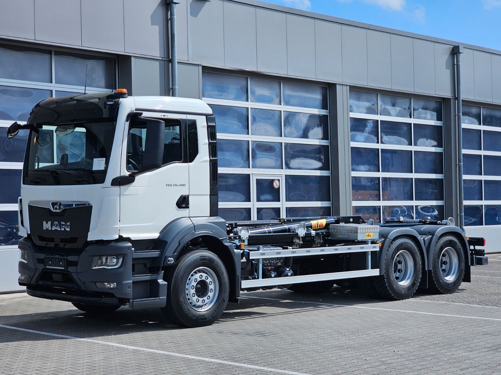 Fahrzeugabbildung MAN TGS 26.480 Abrollkipper HYVA 20-60-S / 7m Cont.