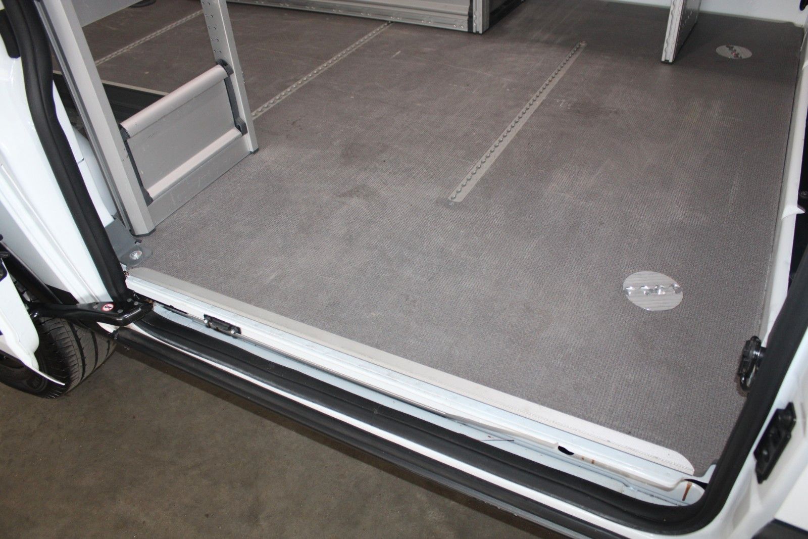 Fahrzeugabbildung Ford Transit Custom TRAIL AHK Bott Einrichtung Leder