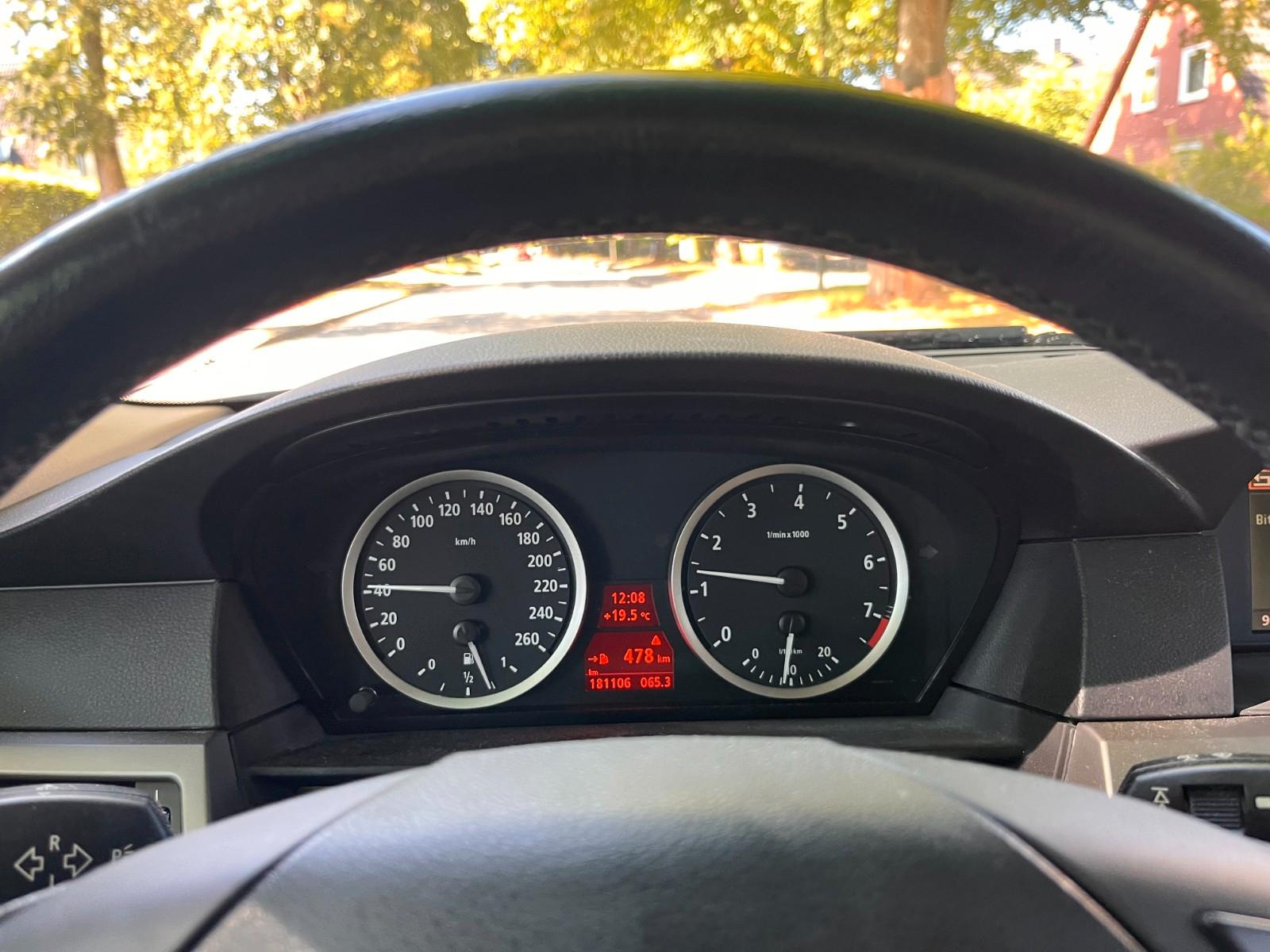 BMW 530 2005 — interior