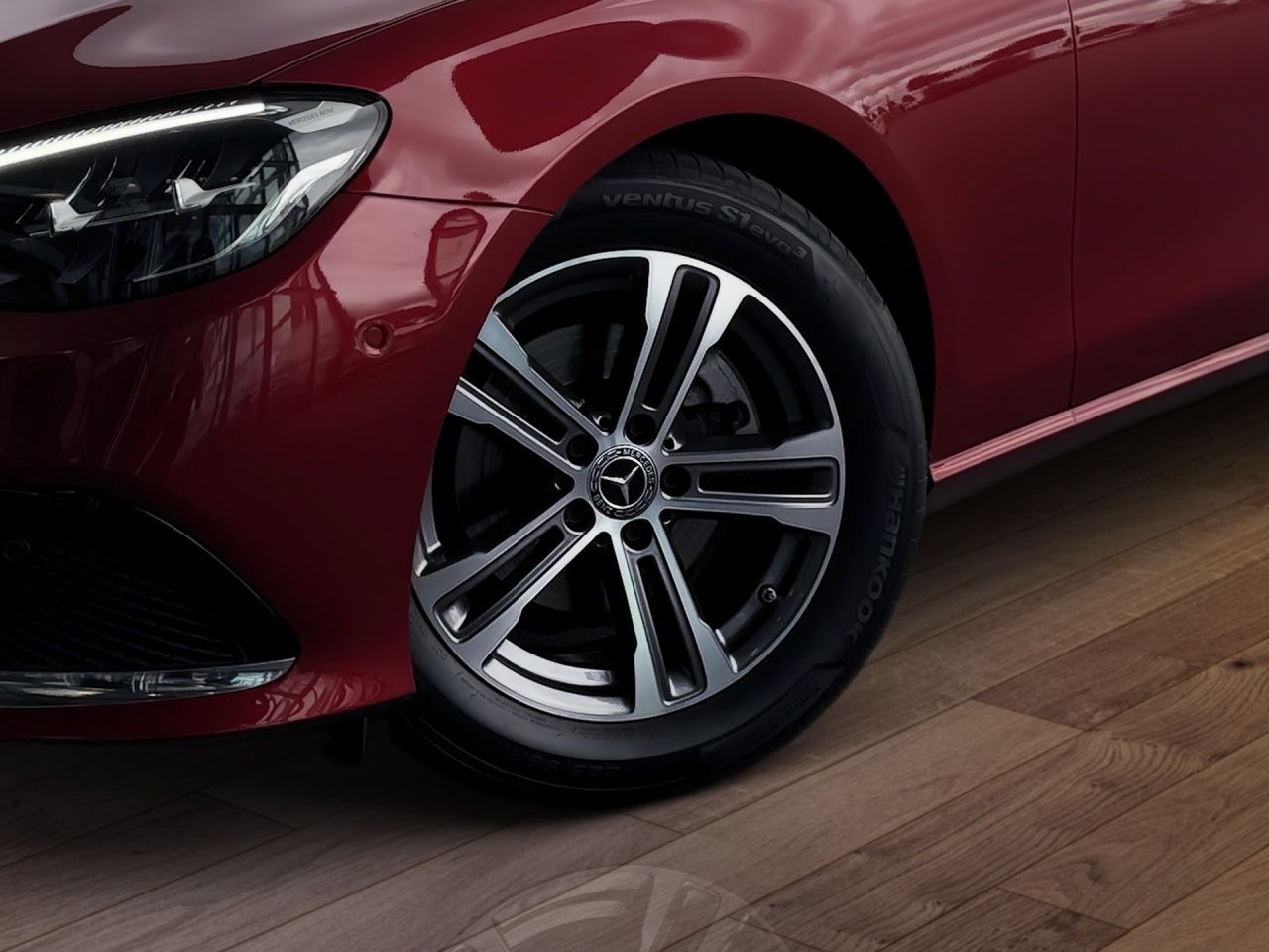 Fahrzeugabbildung Mercedes-Benz E 220 d T AVANTGARDE+AHK+EASYPACK+AMBIENT+MEMORY