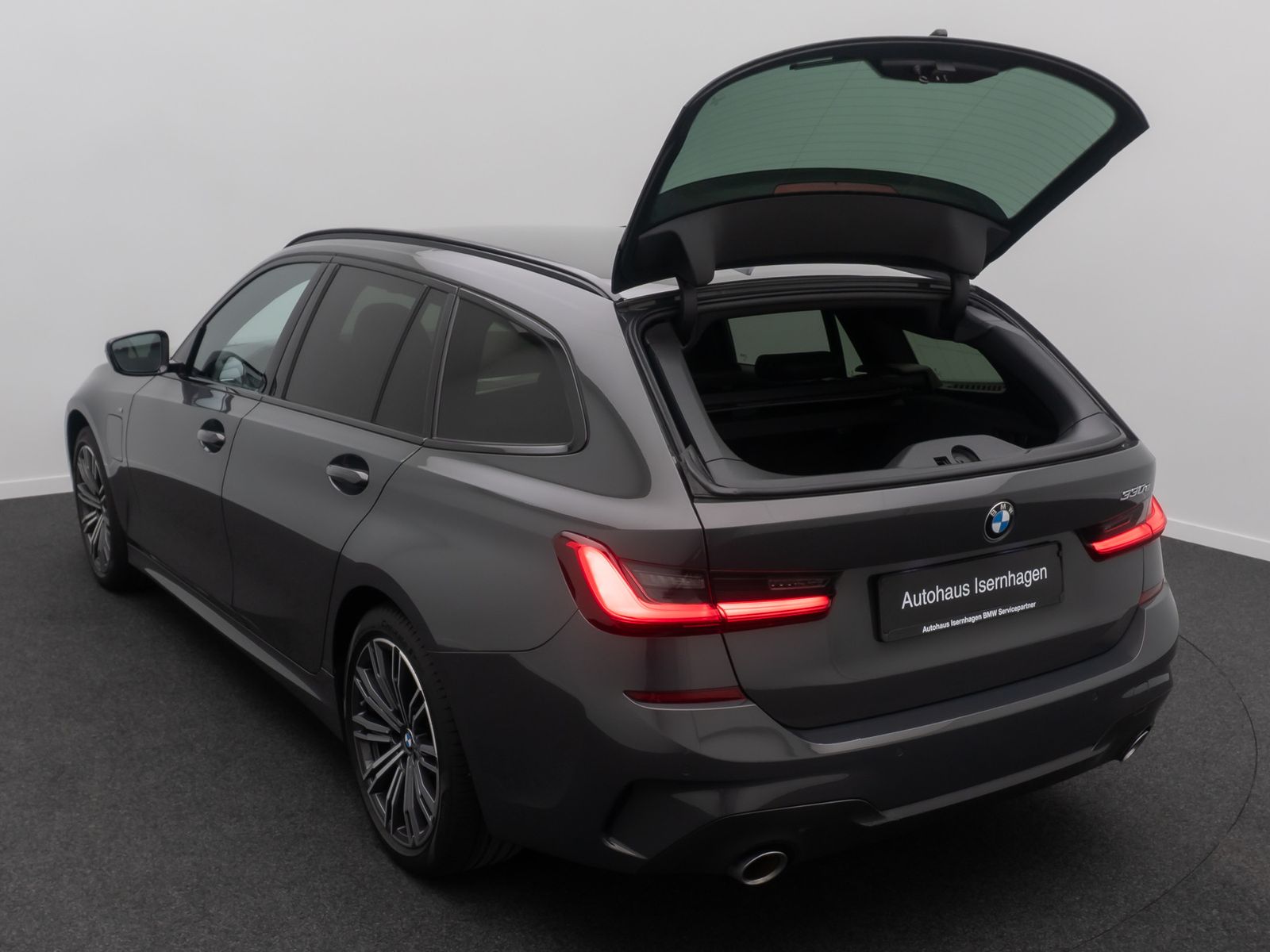 Fahrzeugabbildung BMW 330e M Sport DAB HiFi Komfort Individual 18Zoll