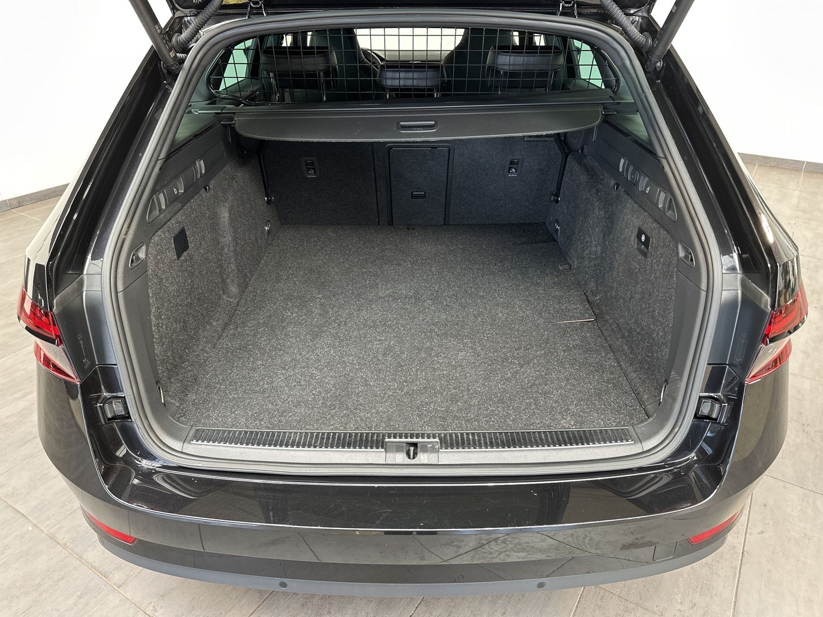Fahrzeugabbildung SKODA Superb Combi iV 1.4 TSI DSG Sportline NAV+LED+VC