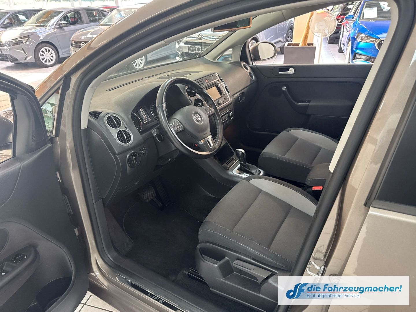 Fahrzeugabbildung Volkswagen Golf Plus VI Life Navi Dyn. Kurvenlicht 2-Zonen-