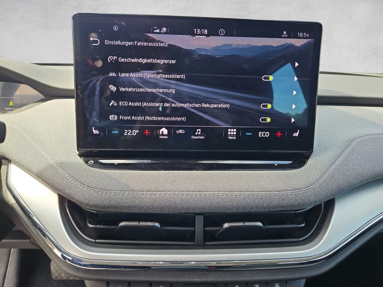 Fahrzeugabbildung SKODA Enyaq 60 Loft Navi,AHK,LED,SHZ,Klima 3 Zonen