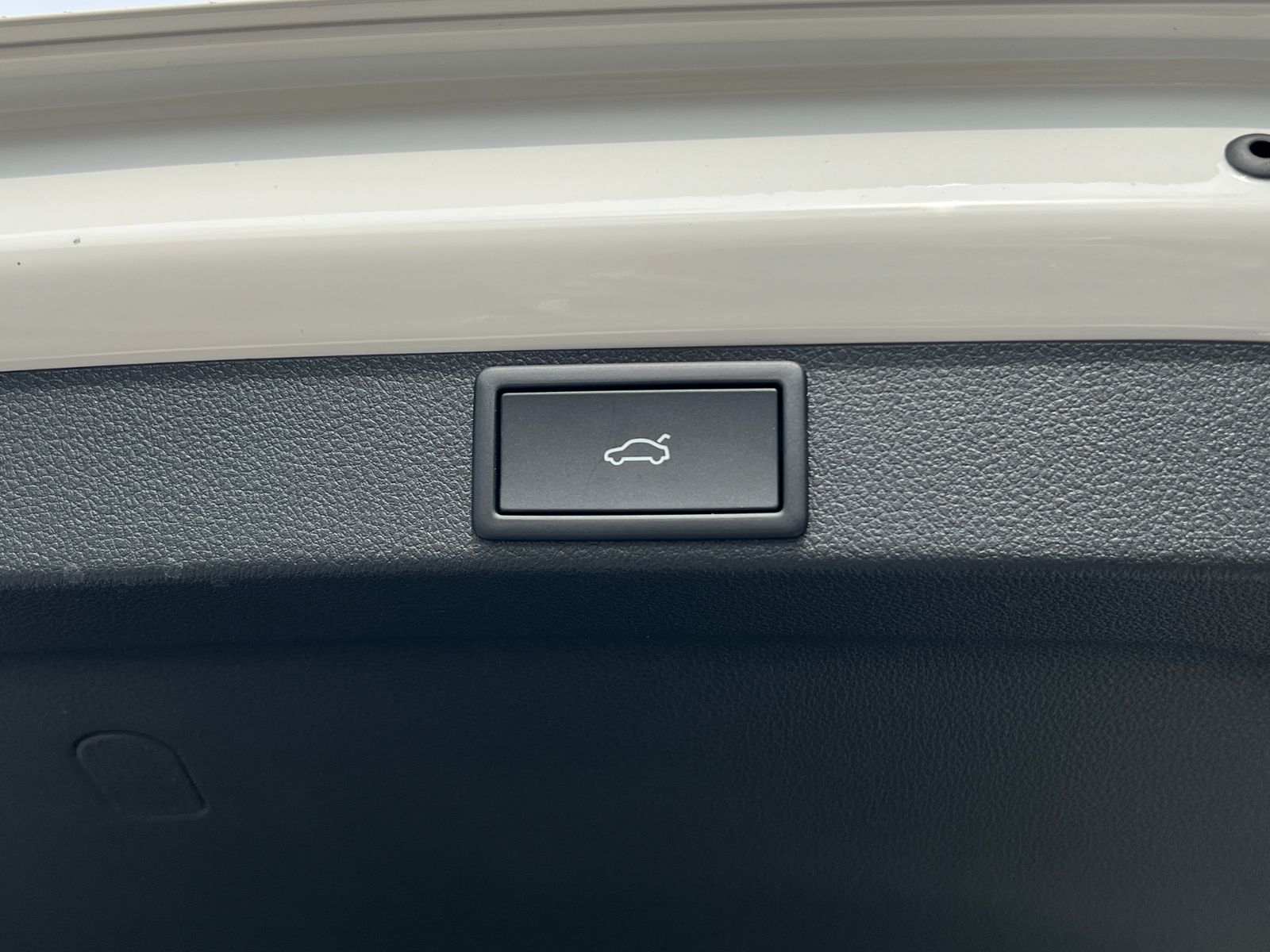 Fahrzeugabbildung SKODA Octavia Combi TOUR 2.0 TDI DSG *AHK, Travel Assi