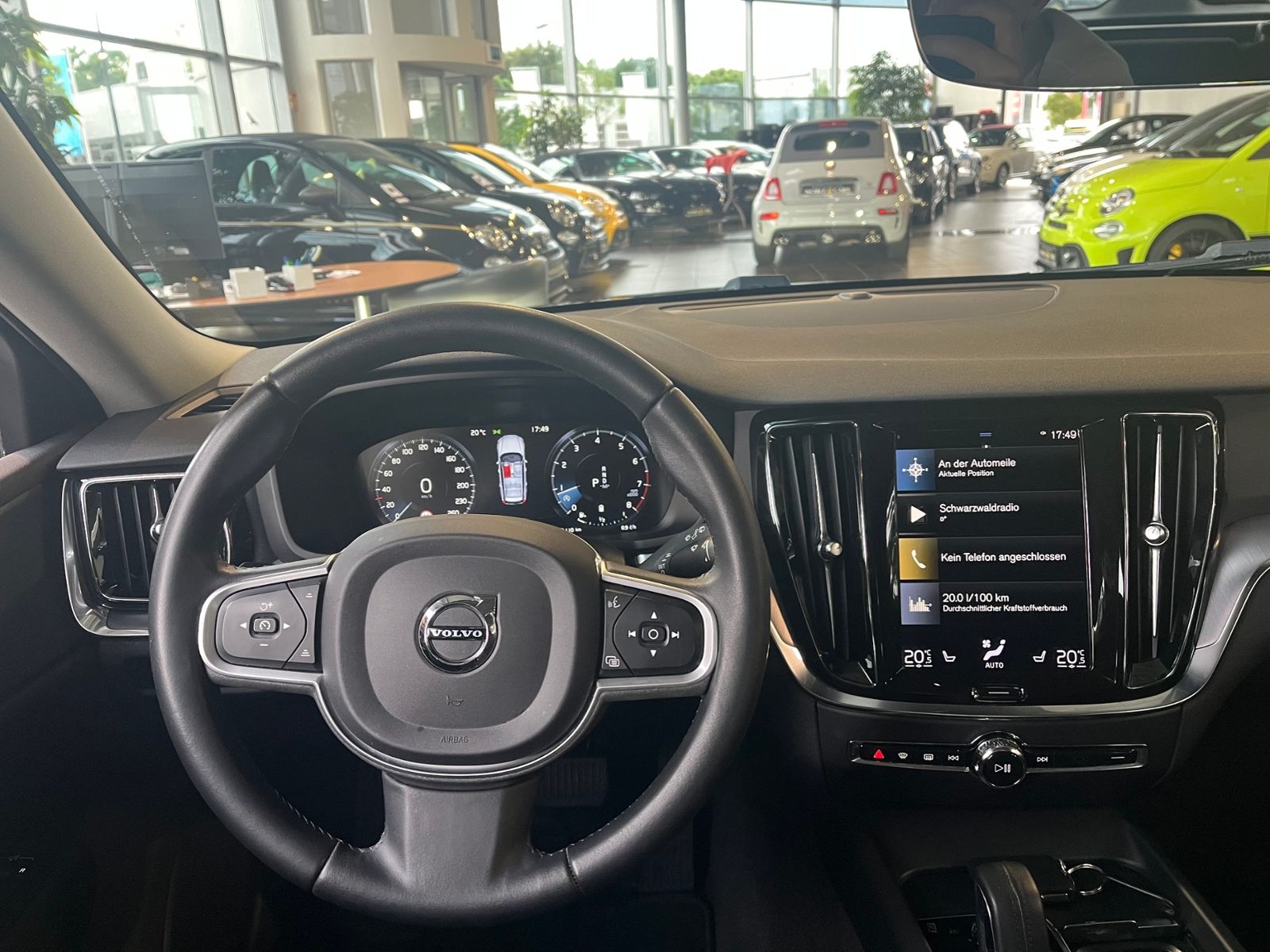 Fahrzeugabbildung Volvo V60 Kombi Momentum Pro LED NAVI ALU