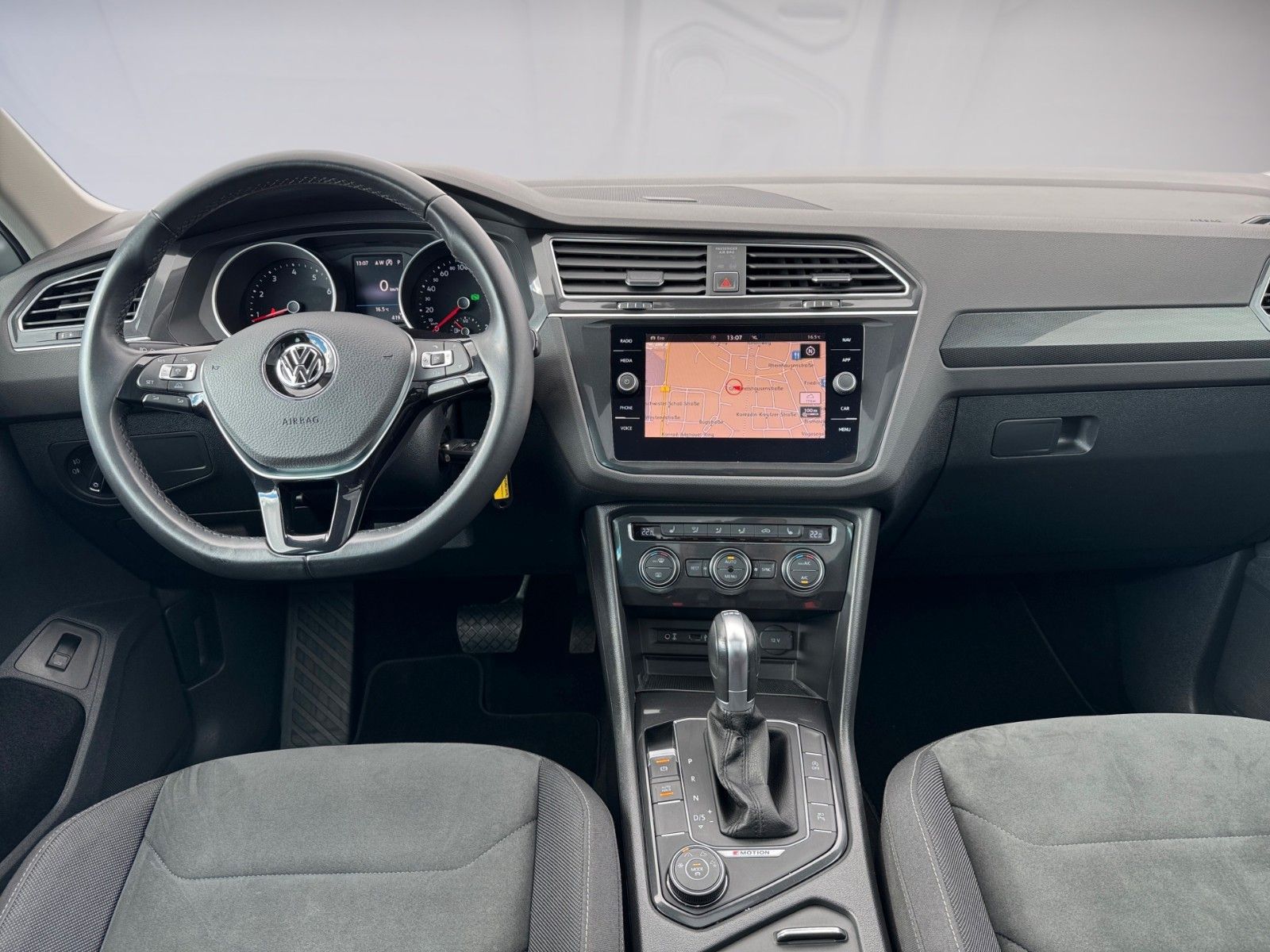 Fahrzeugabbildung Volkswagen Tiguan Highline 2.0 TSI 4Motion