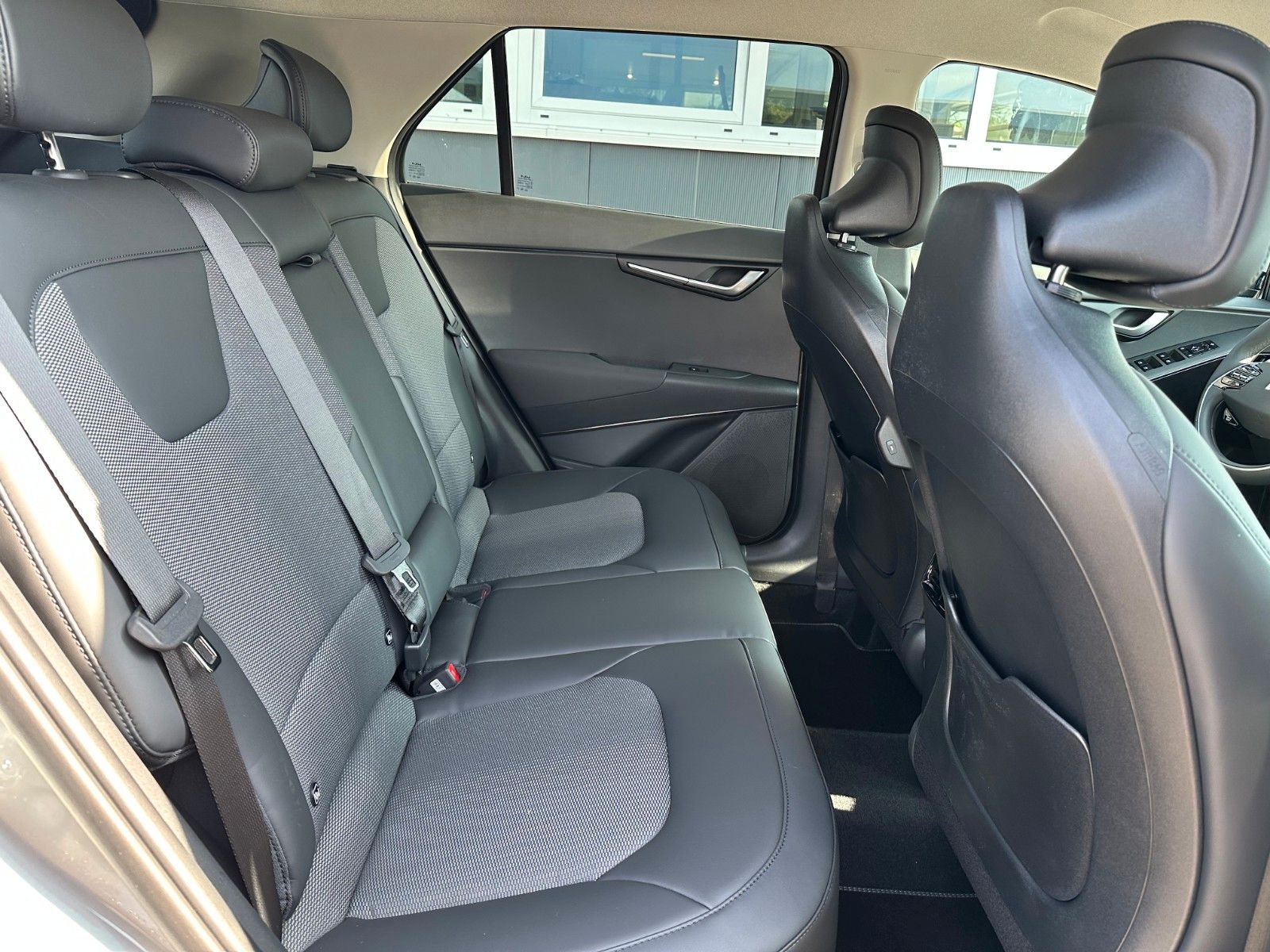 Fahrzeugabbildung Kia Niro 1.6 GDI Hybrid Vision Komfort Style